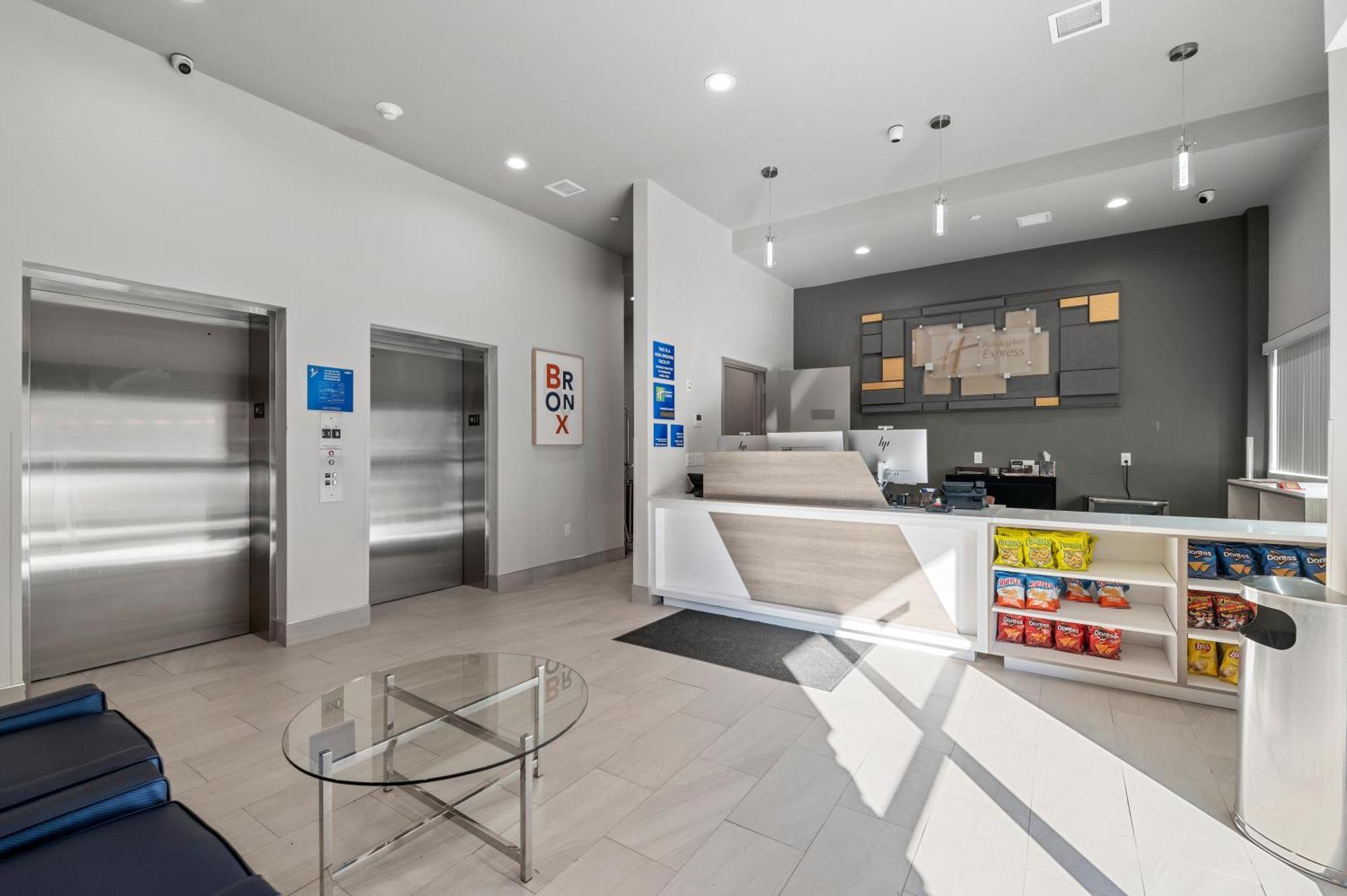 Holiday Inn Express & Suites New York Exterior foto