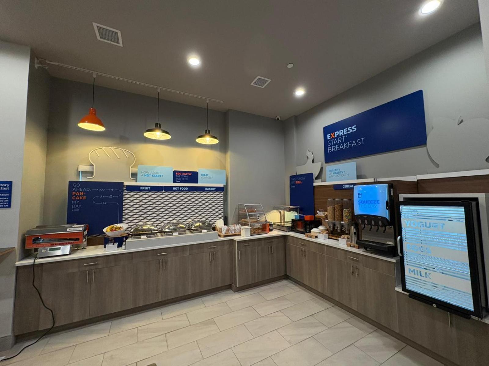 Holiday Inn Express & Suites New York Exterior foto